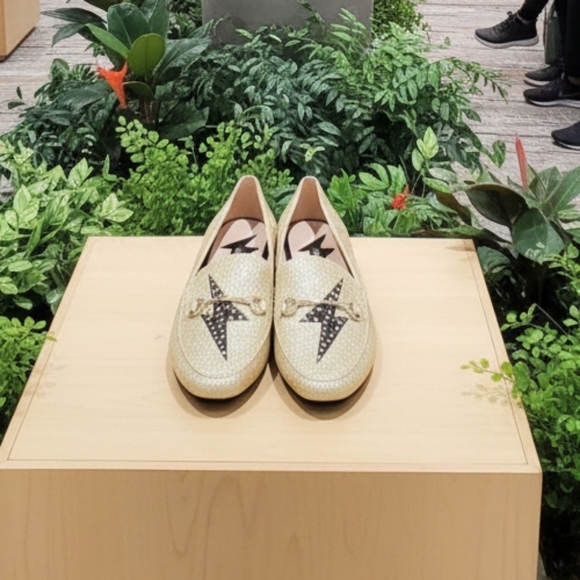 Flat Shoes - Picture 2 of 14